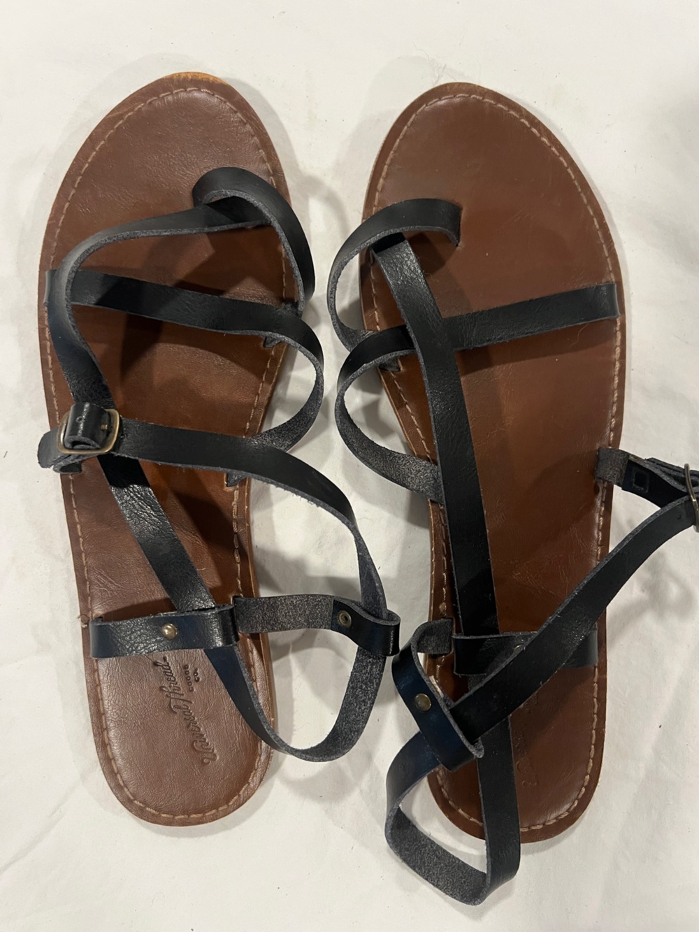 11 Universal Thread Black Strappy Flat Sandals - Women